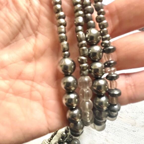Long double stranded grey beaded necklace - Picture 9 of 12